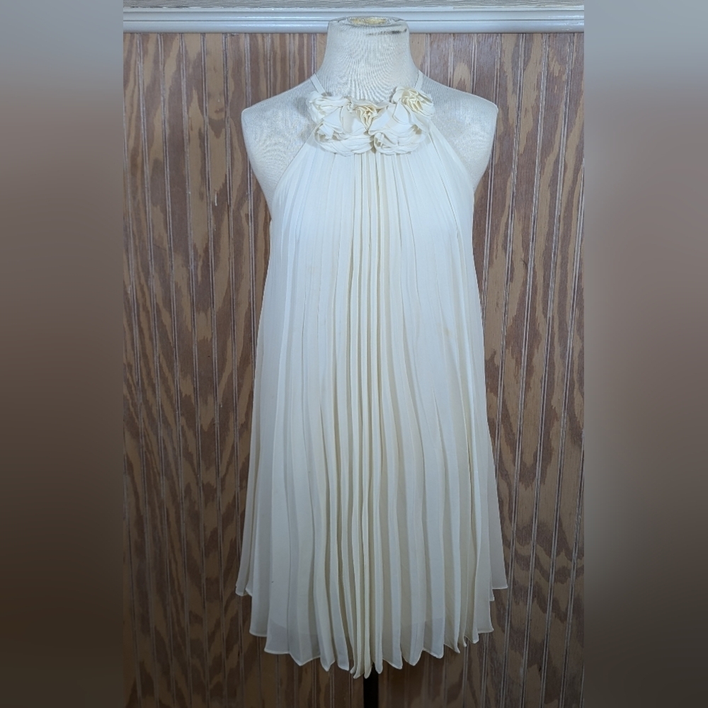 NWOT Cream White Pleated Halter Dress with Flower Detailing at Neckline Size 6